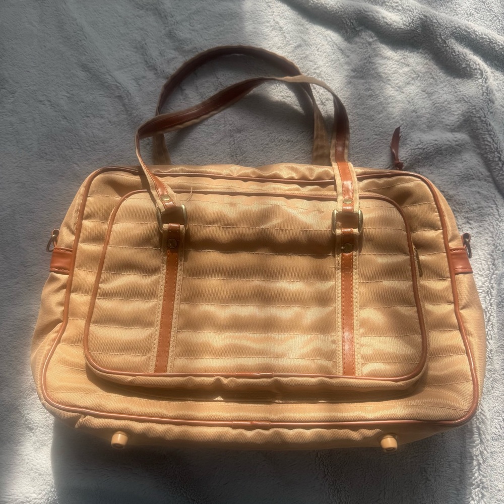 Vintage Lady’s Pride Quilted Nylon‎ Travel Bag Taiwan Beige 13.5” Luggage